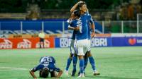 Dua Pemain Persib Mendapat Ucapan Selamat dari Robert Alberts